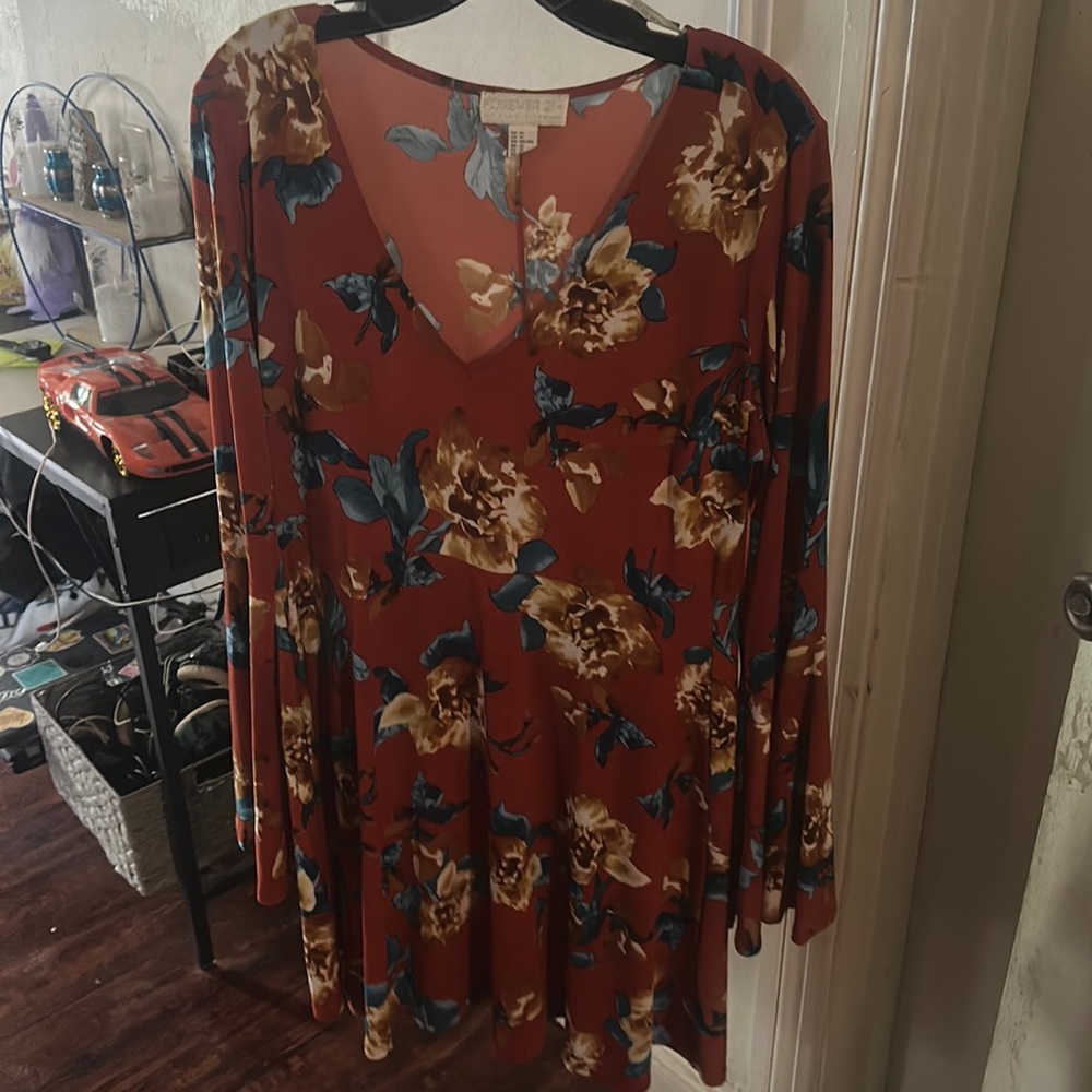 Selling a long sleeve forever 21 flower dress size 1x